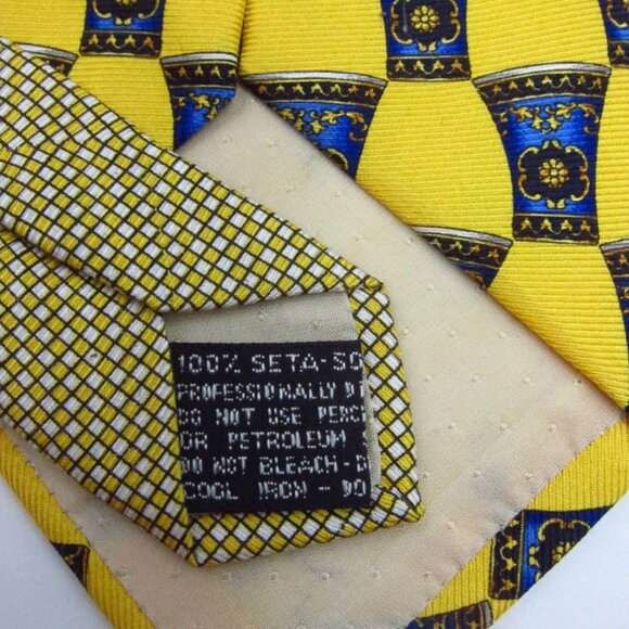GORGEOUS Gianni Versace Blue Cups With Medusa Head on Yellow Silk Tie Italy 3.75 - Picture 4 of 5